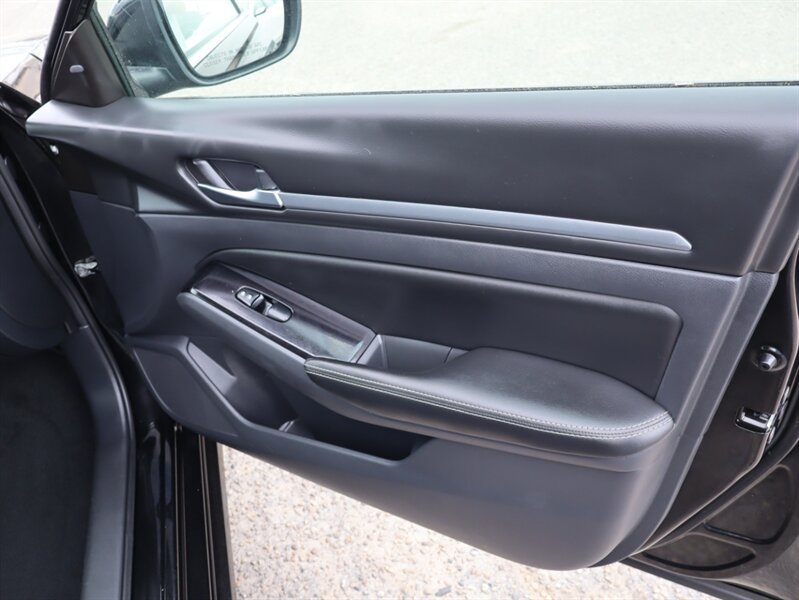 Used 2023 Nissan Altima 2.5 SV FWD image 10
