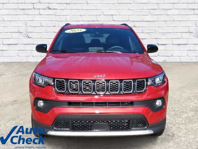 Used 2025 Jeep Compass Latitude AWD/4WD image 6