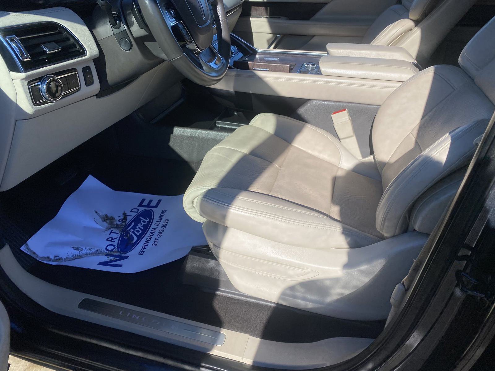 Used 2021 Lincoln Navigator L Reserve AWD/4WD image 3