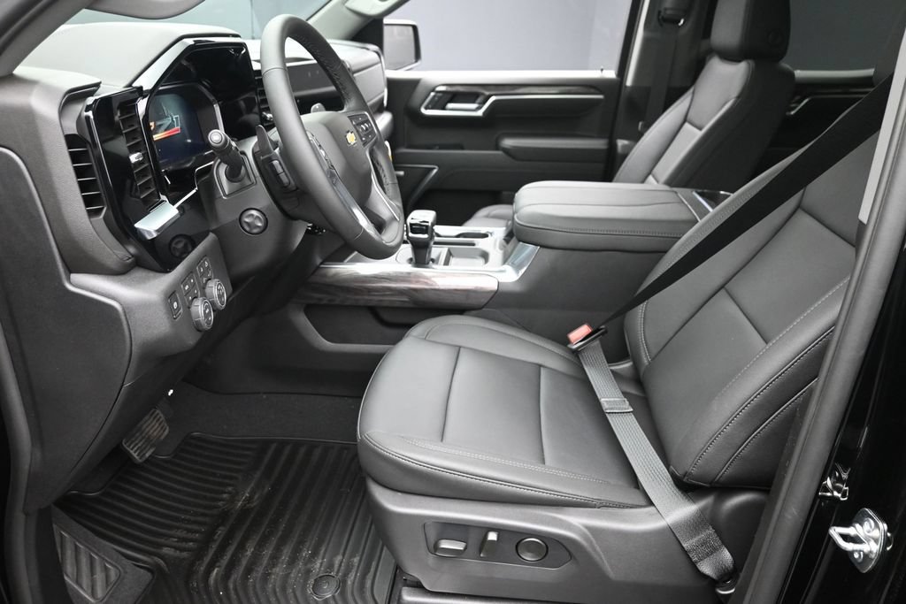 New 2026 Chevrolet Silverado 1500 LTZ w/ Z71 Off-Road Package AWD/4WD image 17