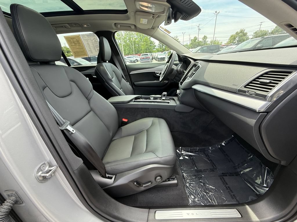 Used 2025 Volvo XC90 B5 Core AWD/4WD image 24