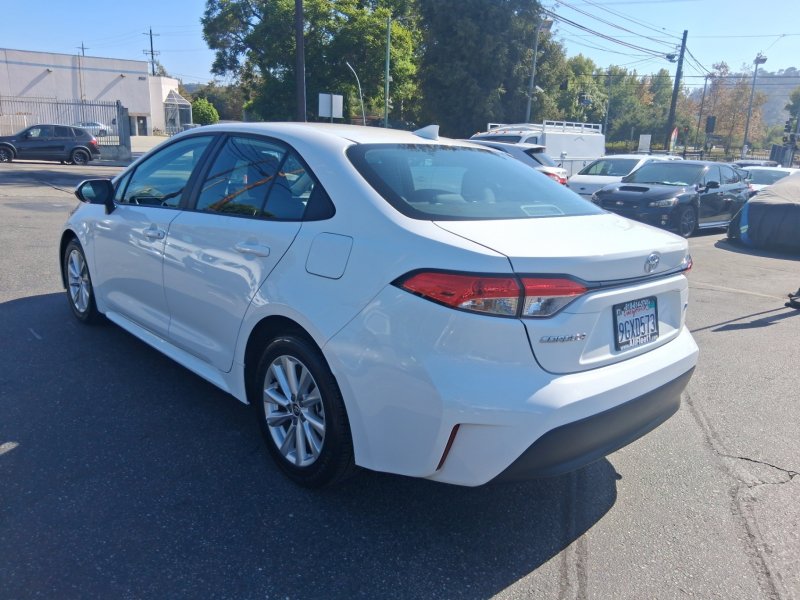 Used 2023 Toyota Corolla LE w/ LE Convenience Package FWD image 4