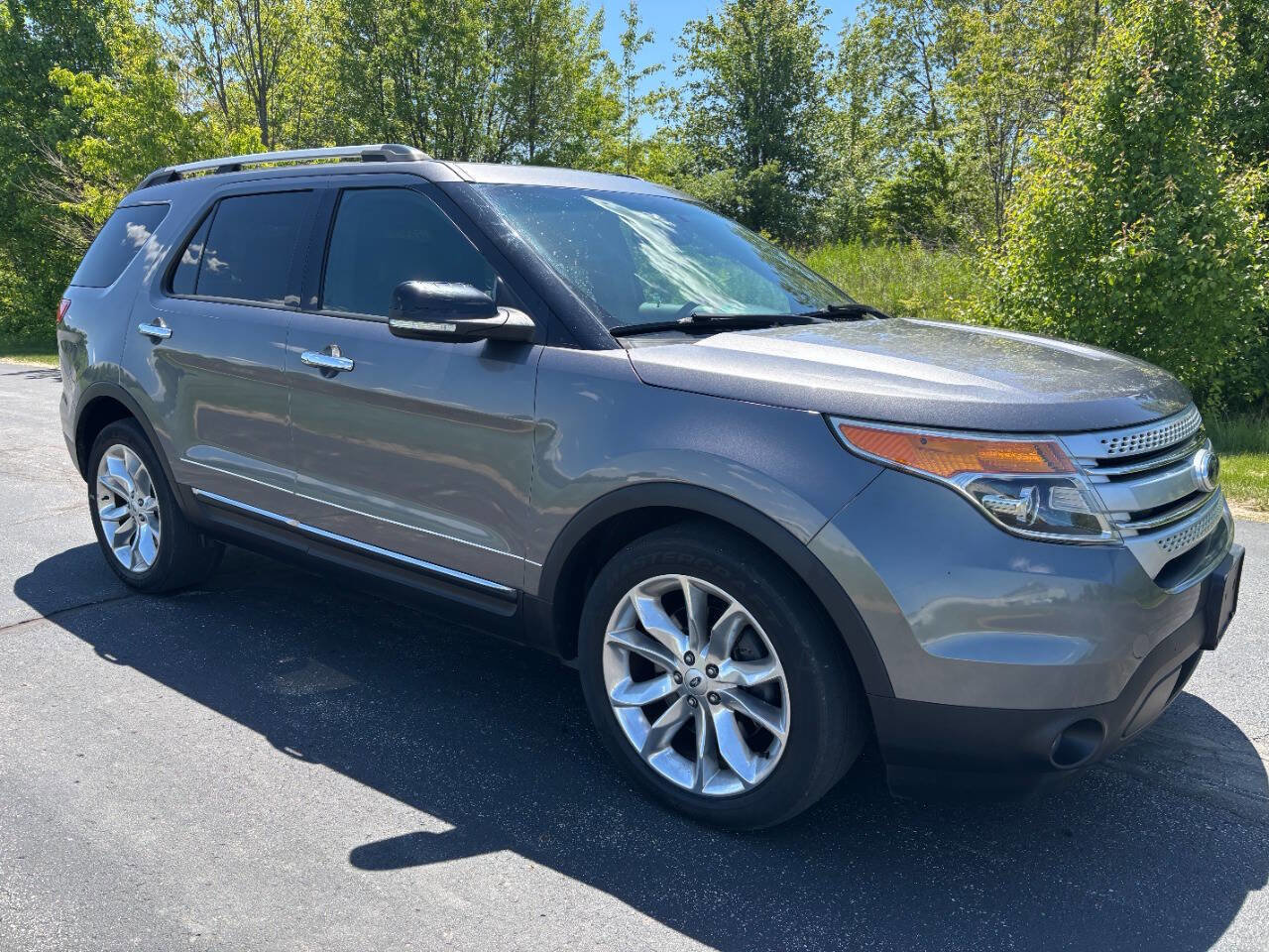Used 2014 Ford Explorer XLT w/ Equipment Group 202A FWD image 3
