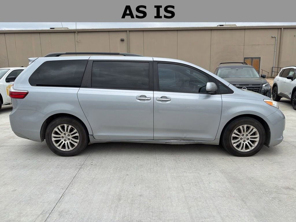 Used 2015 Toyota Sienna XLE Premium image 4