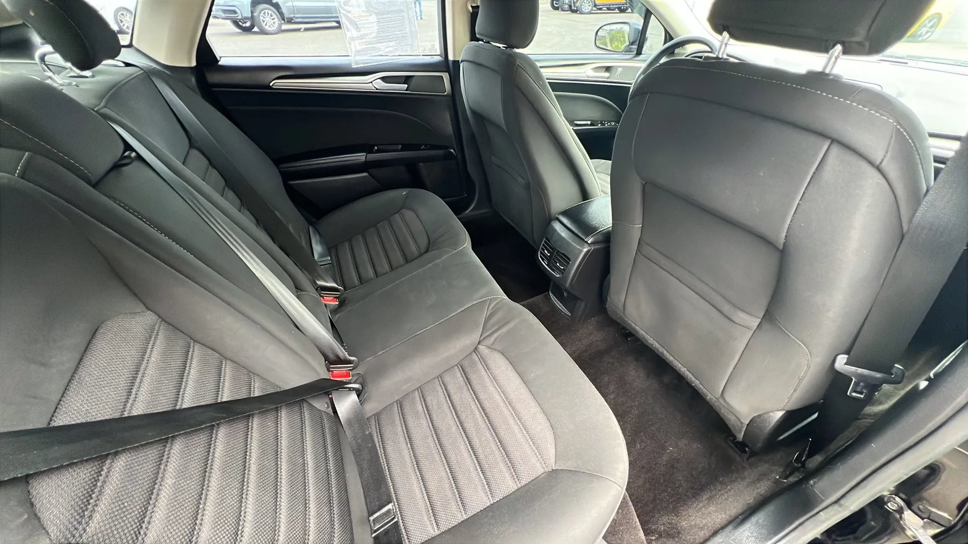 Used 2017 Ford Fusion SE FWD image 7