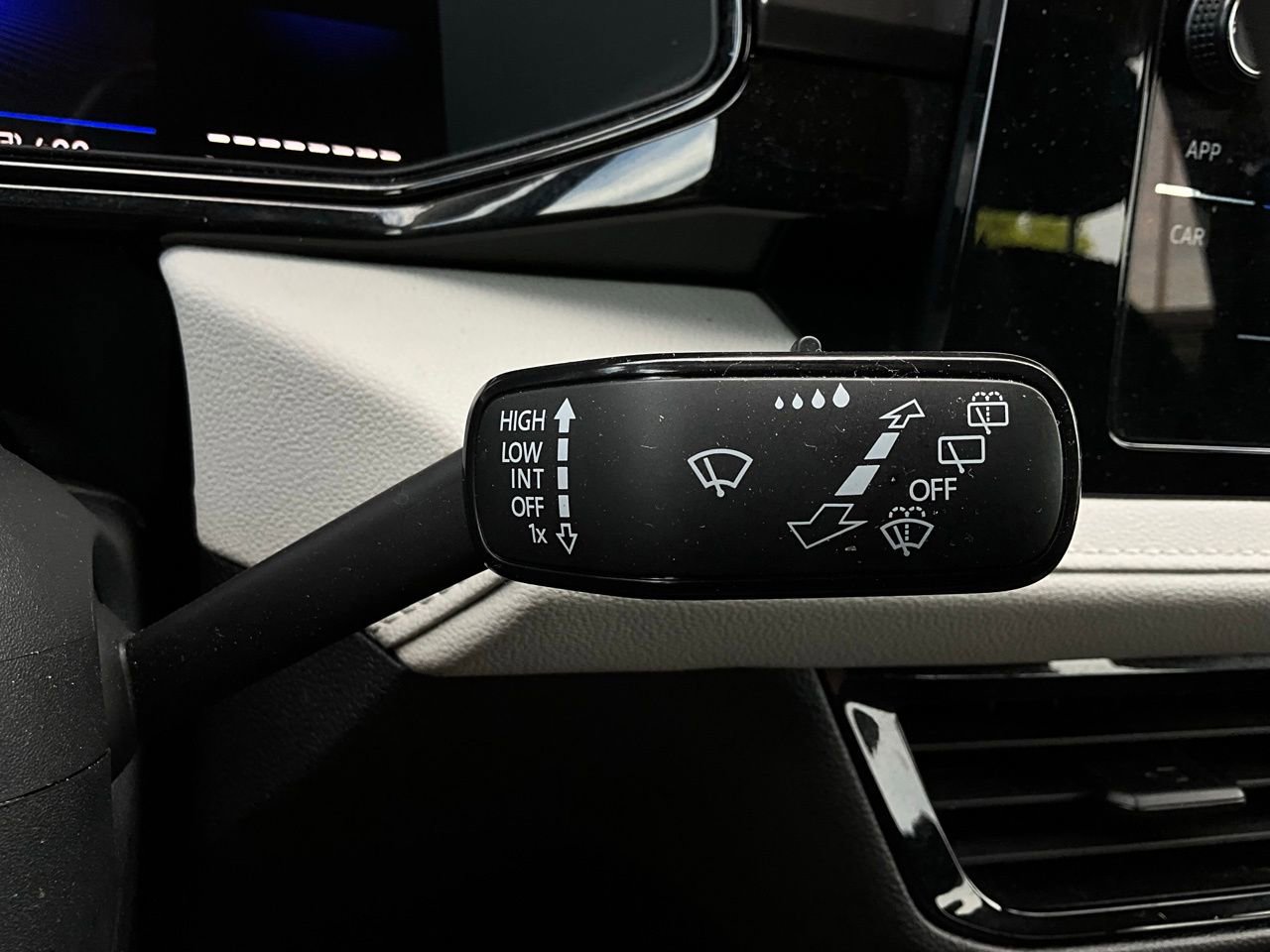 Used 2025 Volkswagen Taos S FWD image 33