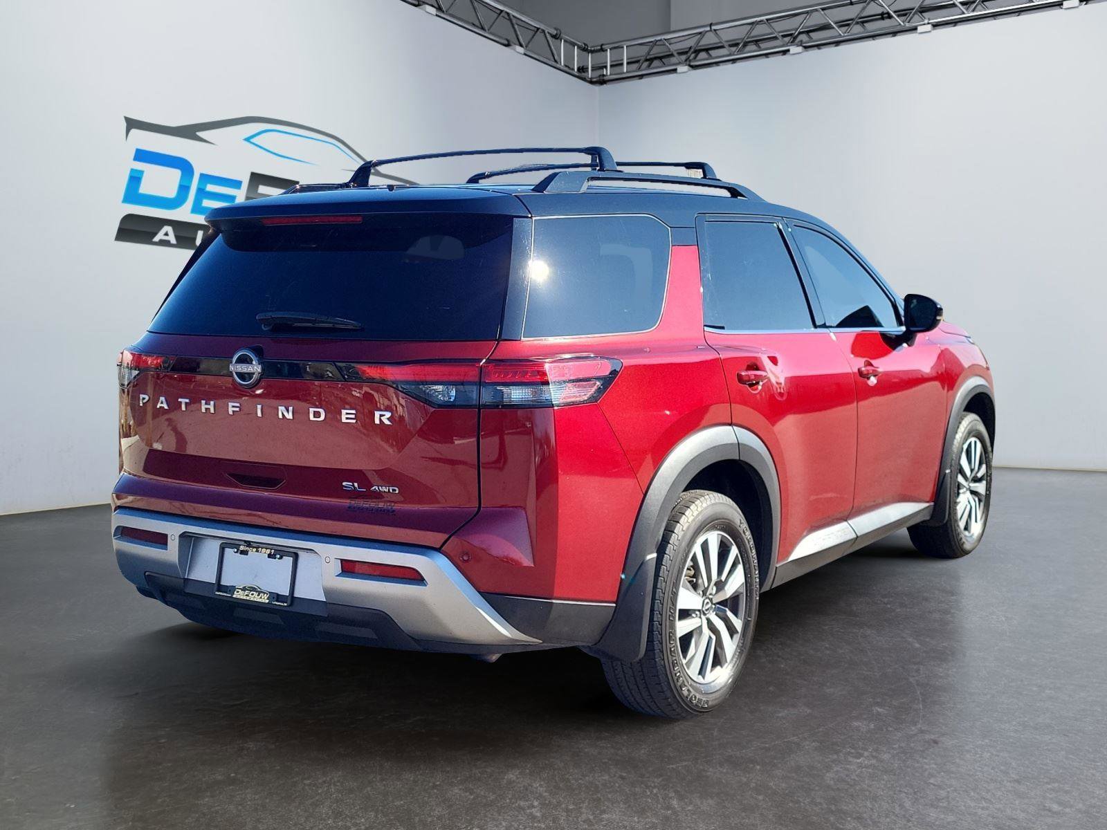 Used 2022 Nissan Pathfinder SL image 3
