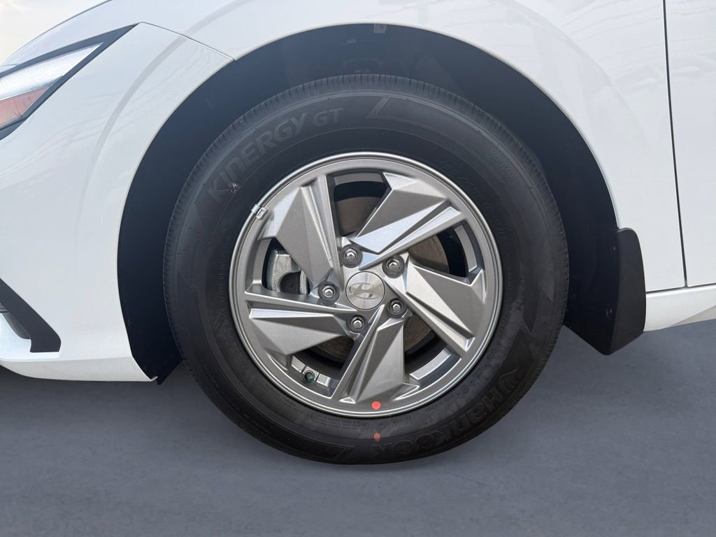 New 2026 Hyundai Elantra SE FWD image 9