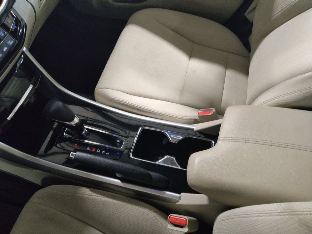 Used 2017 Honda Accord EX image 26