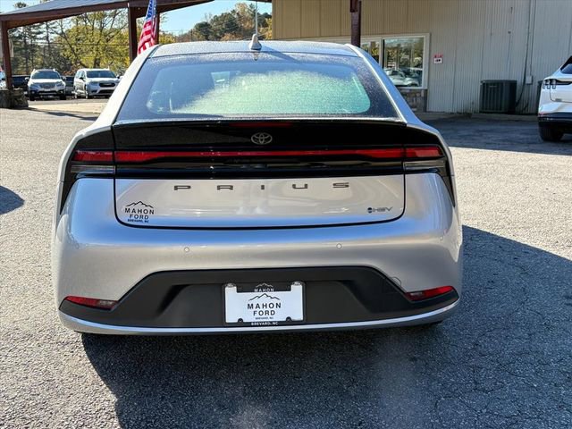 Used 2023 Toyota Prius LE image 5