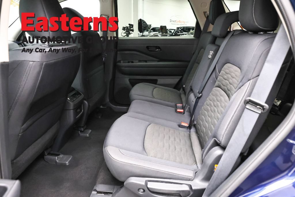 Used 2025 Nissan Pathfinder SV FWD image 22