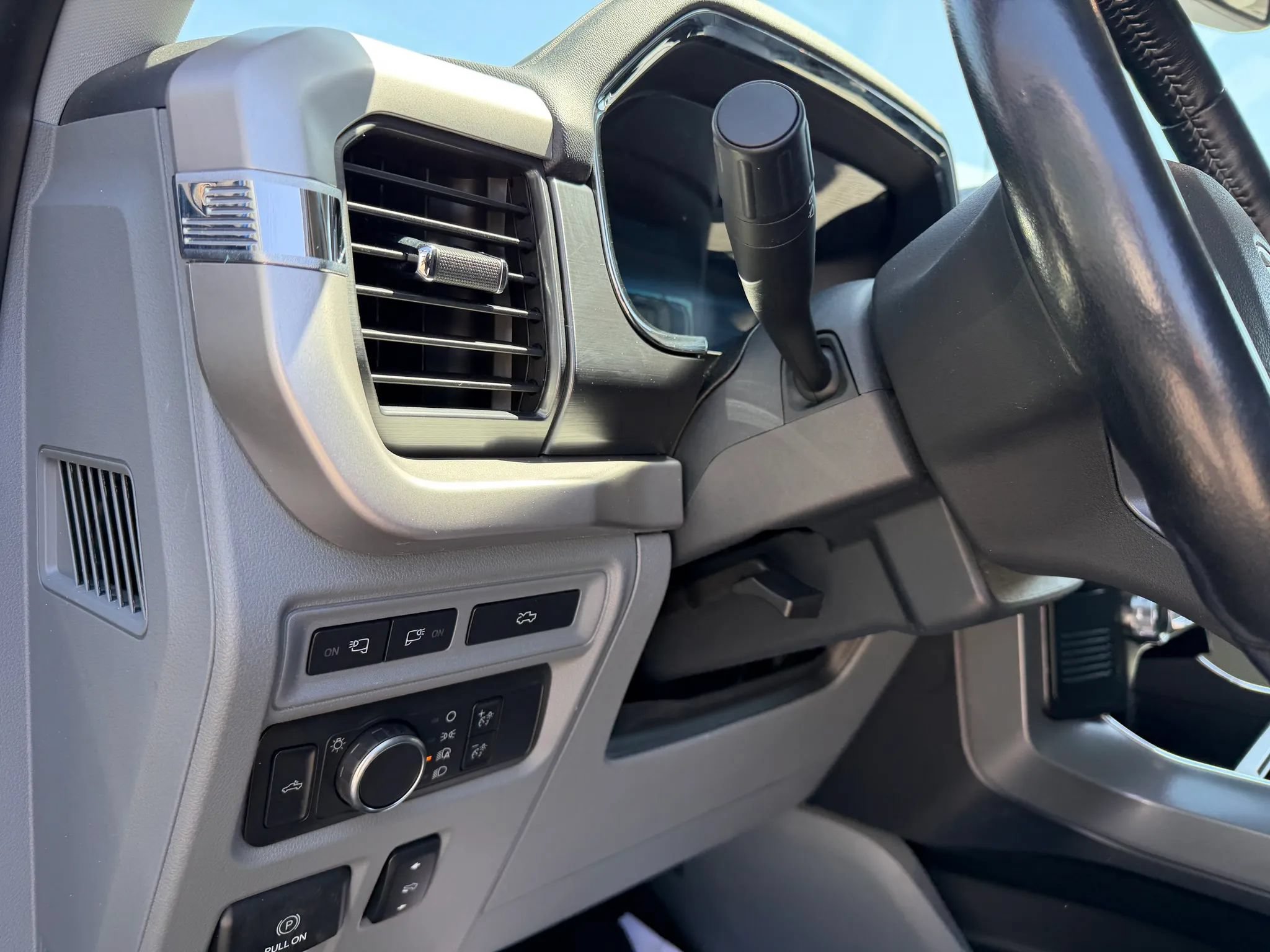Used 2022 Ford F150 Lightning XLT AWD/4WD image 21