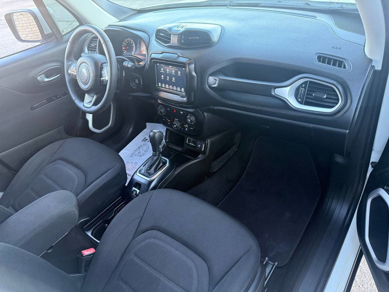 Used 2020 Jeep Renegade Latitude FWD image 12