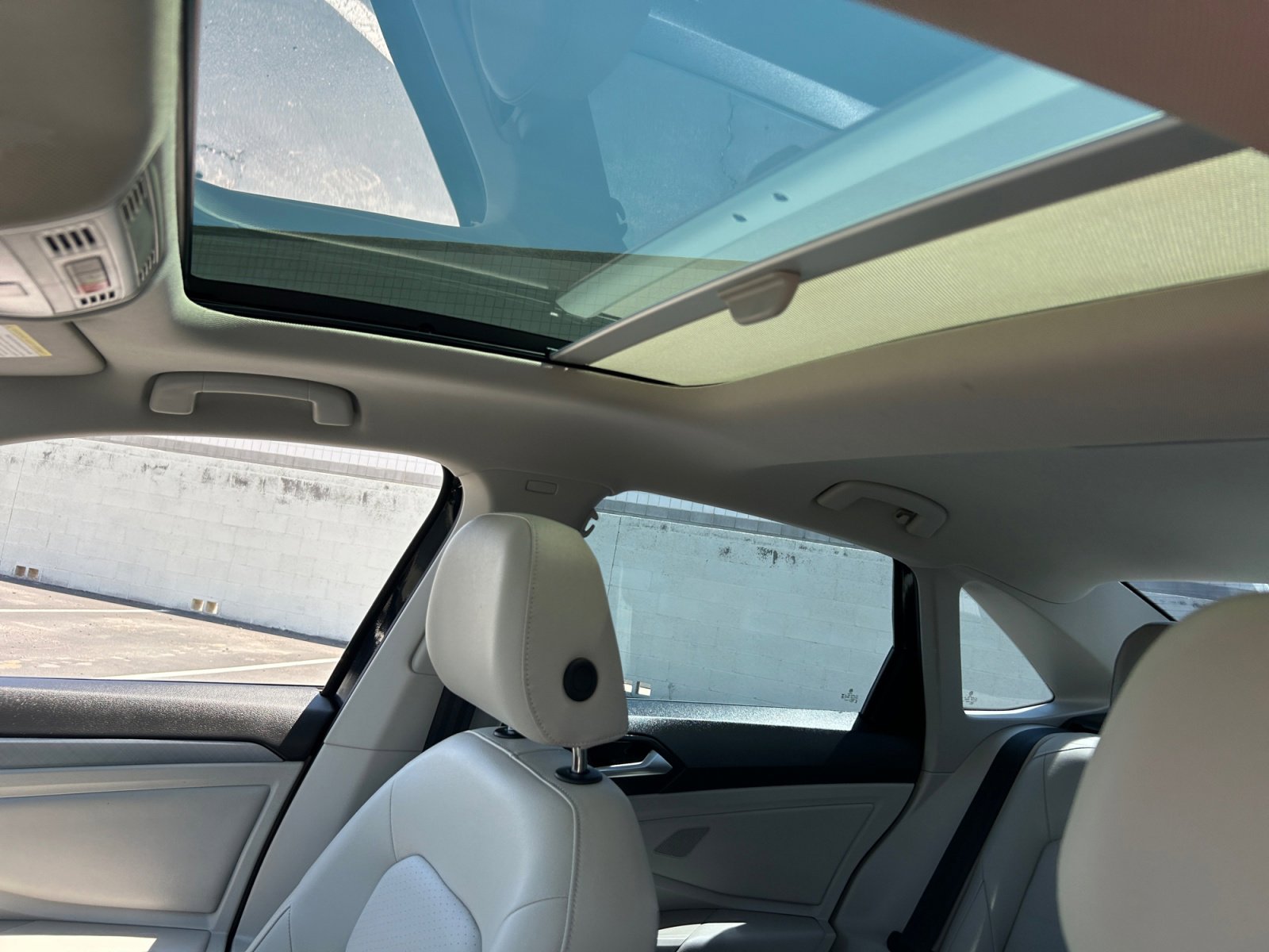 Certified 2024 Volkswagen Jetta SE FWD image 30