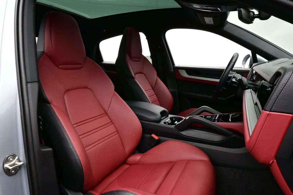 Certified 2025 Porsche Cayenne Coupe AWD/4WD image 18