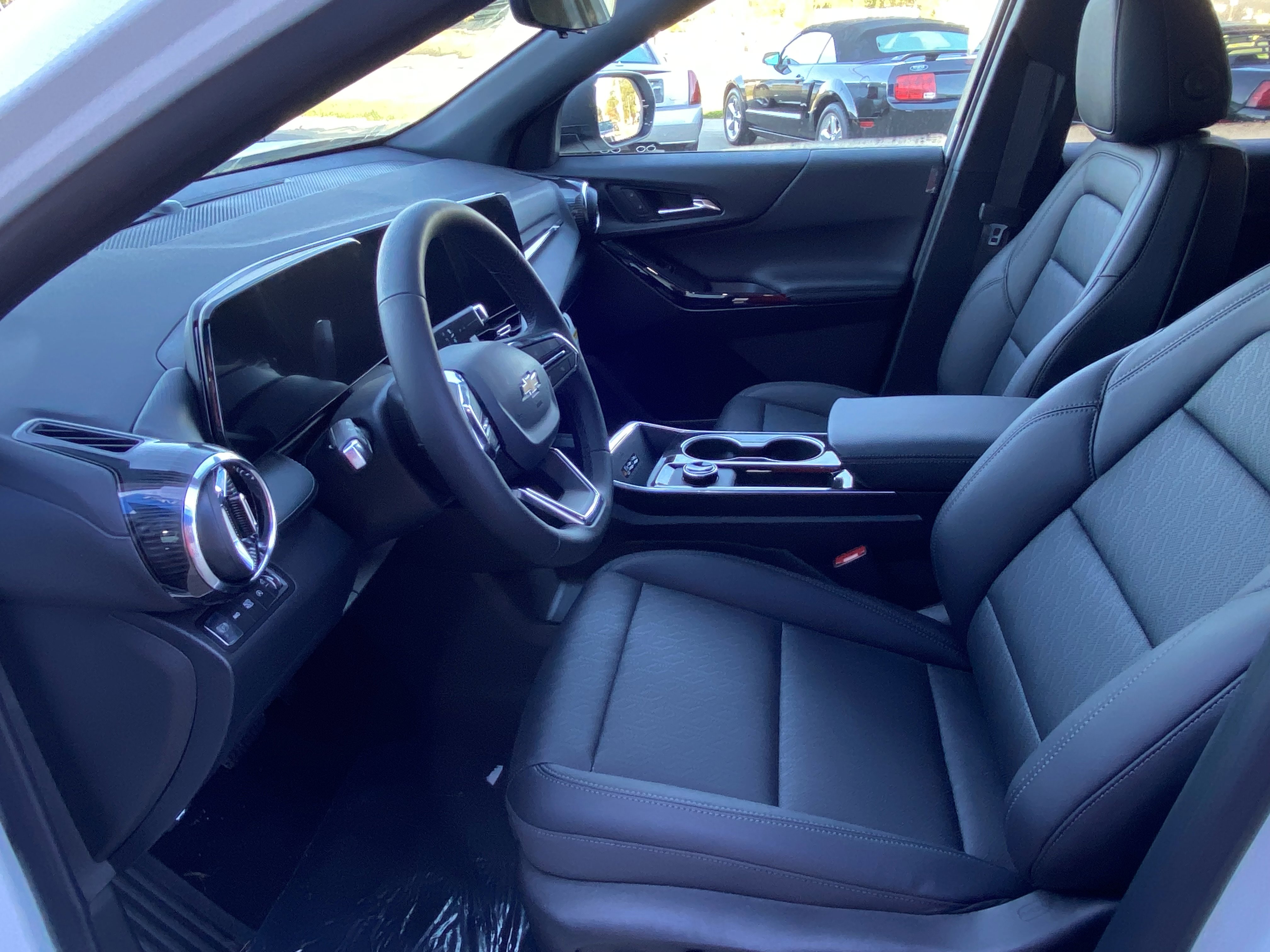 New 2026 Chevrolet Equinox LT w/ Convenience Package II image 7
