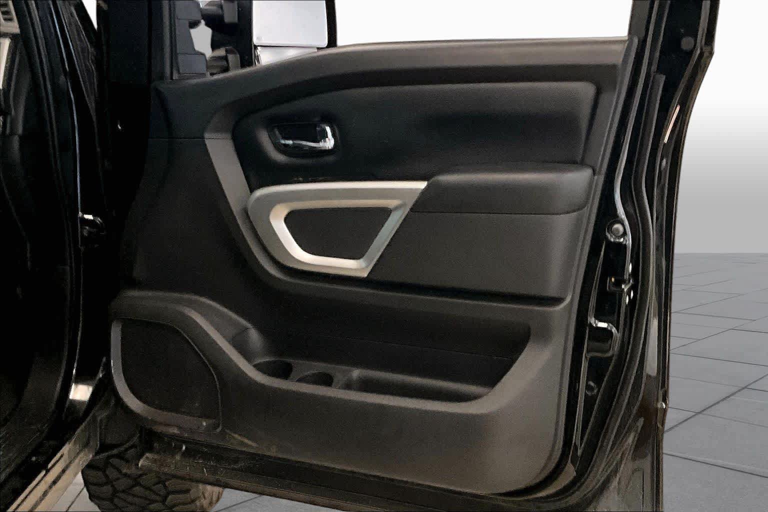 Used 2019 Nissan Titan SV w/ SV Convenience Package AWD/4WD image 21