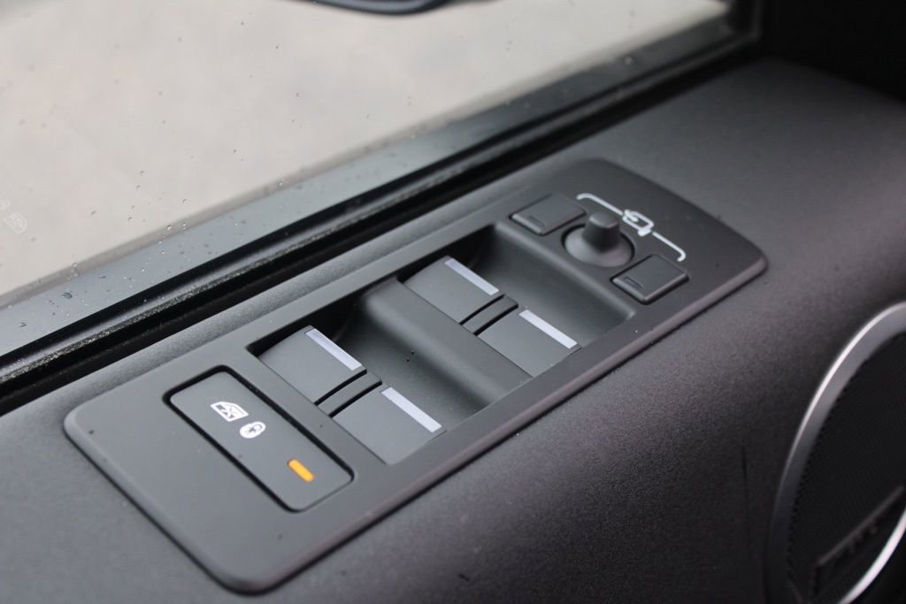 Certified 2025 Land Rover Discovery S AWD/4WD image 13