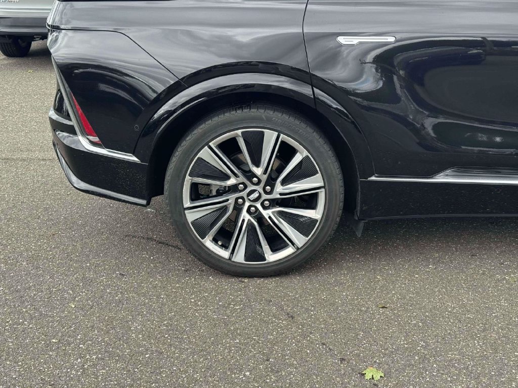 Used 2023 Cadillac Lyriq 2WD image 10