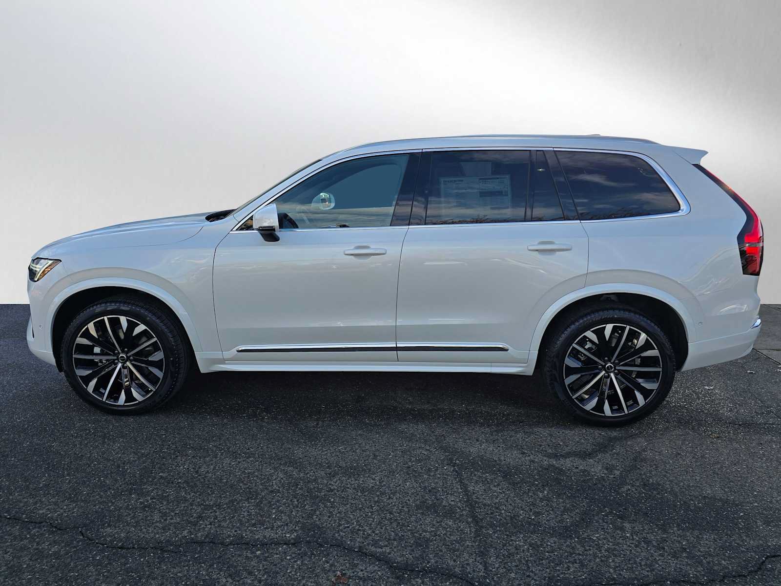 New 2026 Volvo XC90 B6 Plus w/ Protection Package Premier AWD/4WD image 6