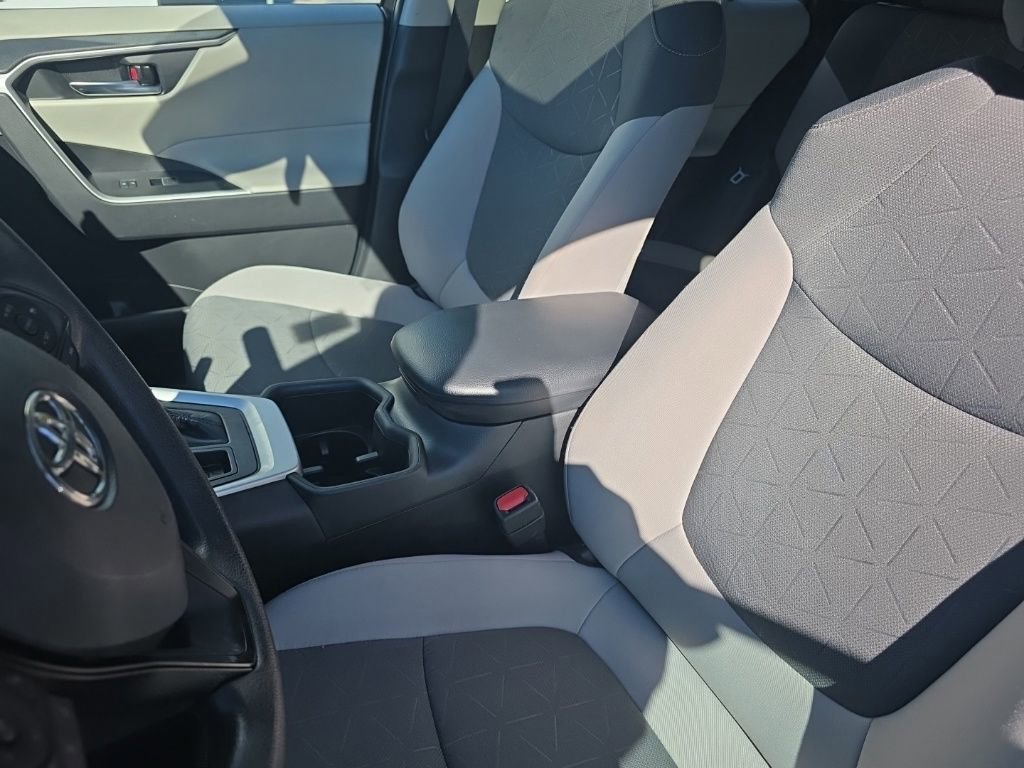 Used 2022 Toyota RAV4 XLE w/ Convenience Package image 20