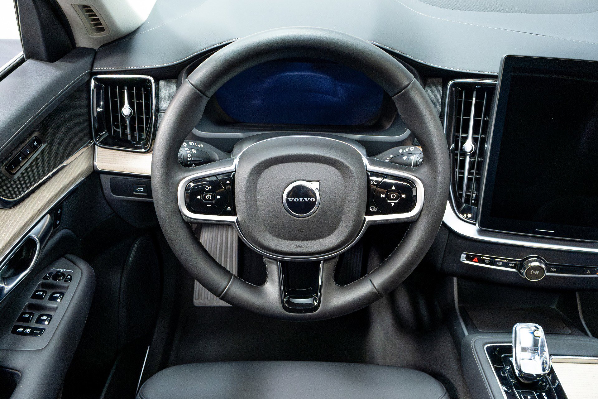 Used 2025 Volvo XC90 B6 Plus image 62