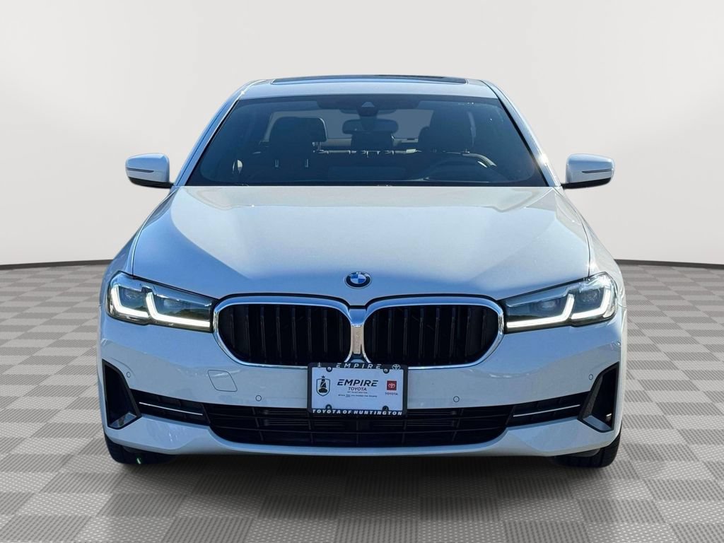 Used 2023 BMW 530i xDrive w/ Premium Package AWD/4WD image 2