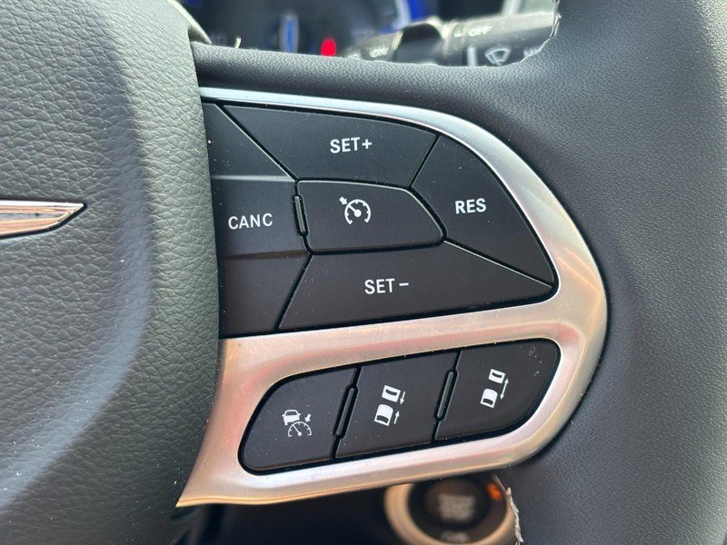 Used 2026 Chrysler Pacifica Limited FWD image 19