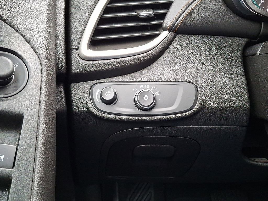 Used 2020 Chevrolet Trax LT w/ LT Convenience Package image 25