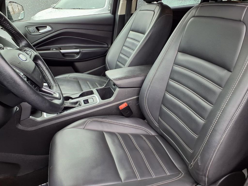 Used 2019 Ford Escape SEL image 3