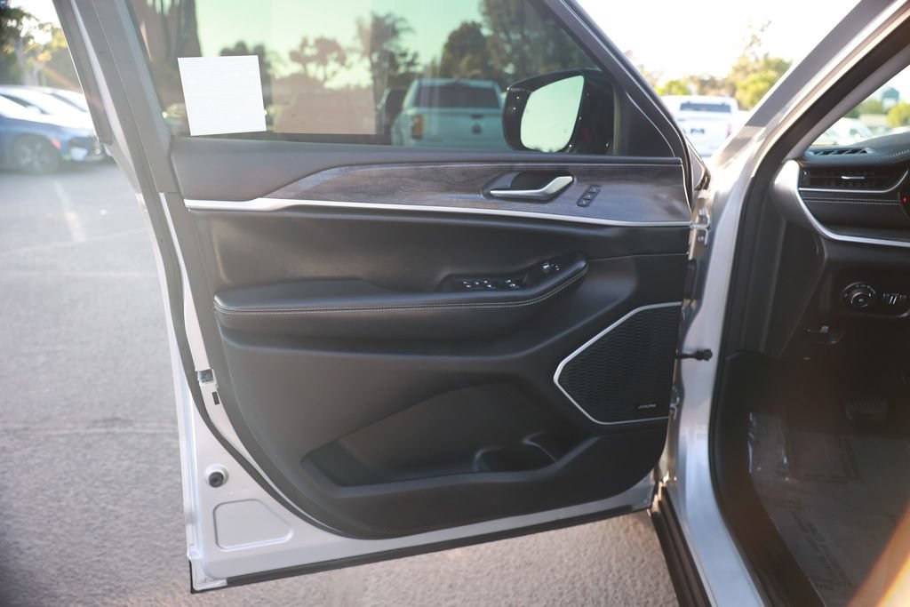 Used 2021 Jeep Grand Cherokee L Limited RWD image 17
