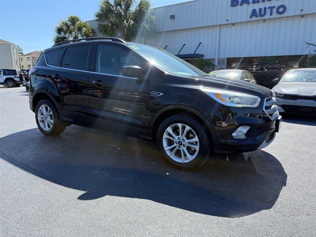 Used 2017 Ford Escape SE w/ Equipment Group 201A image 1