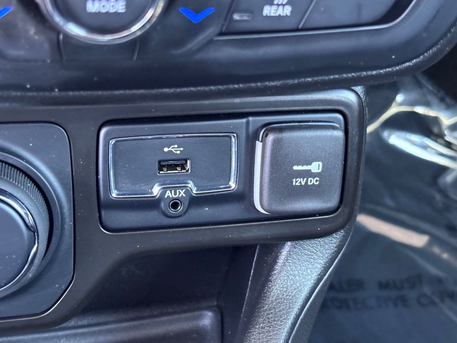 Used 2023 Jeep Renegade Latitude AWD/4WD image 30