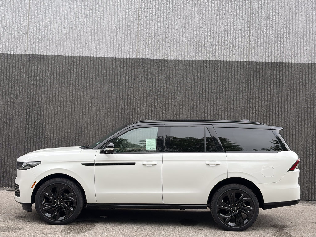 New 2027 Lincoln Navigator Black Label AWD/4WD image 4