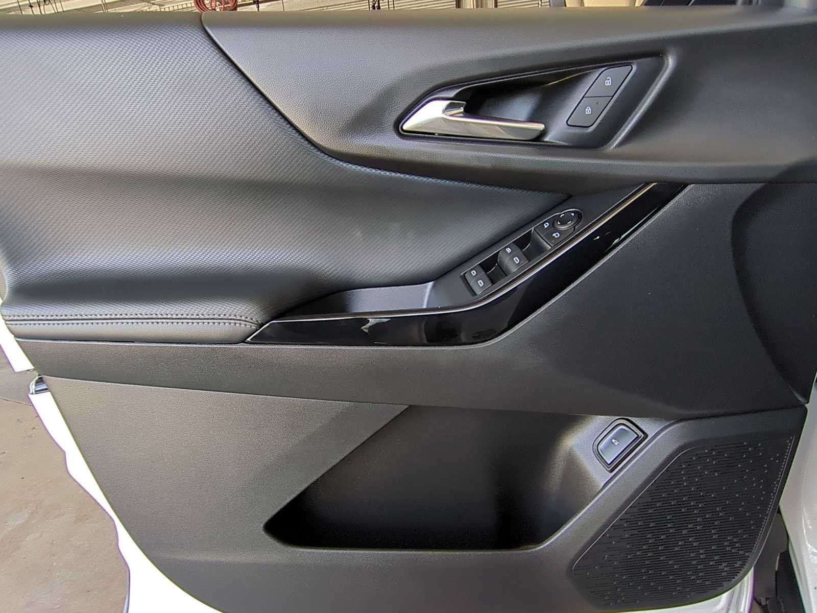 Used 2025 Chevrolet Equinox LT w/ Convenience Package II FWD image 10