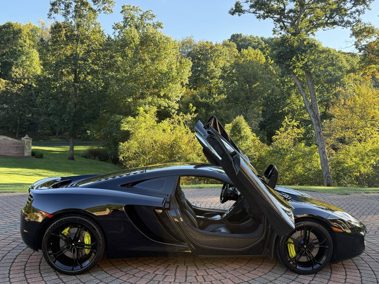 Used 2012 McLaren MP4-12C Coupe RWD image 4