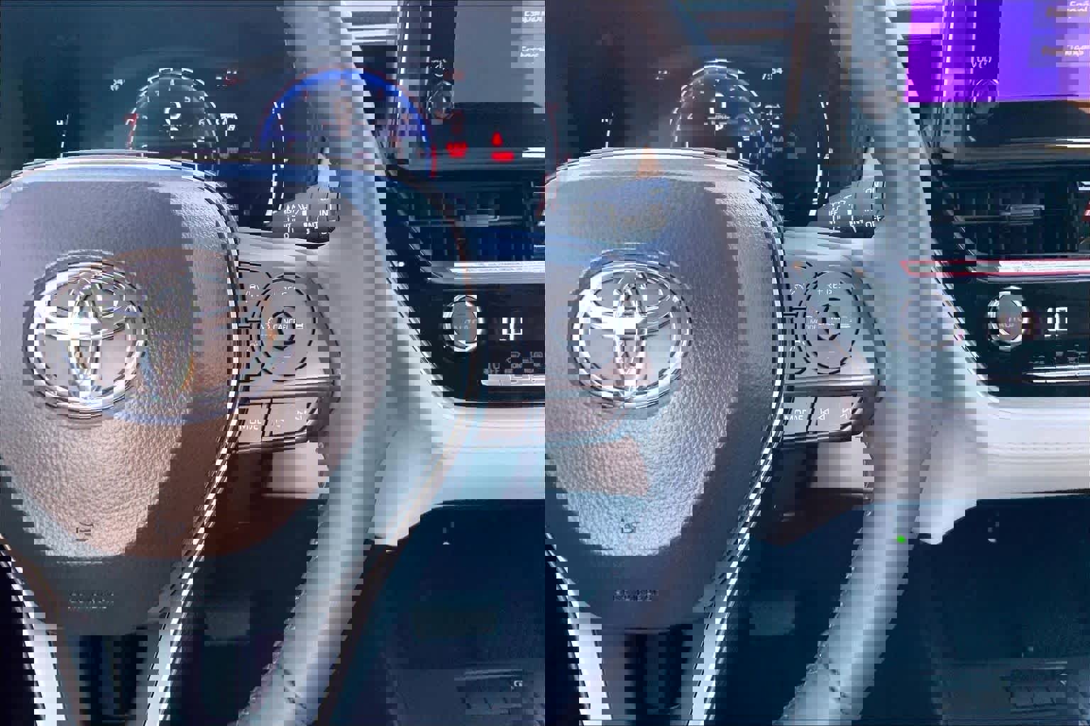 Used 2026 Toyota Corolla Cross LE image 23