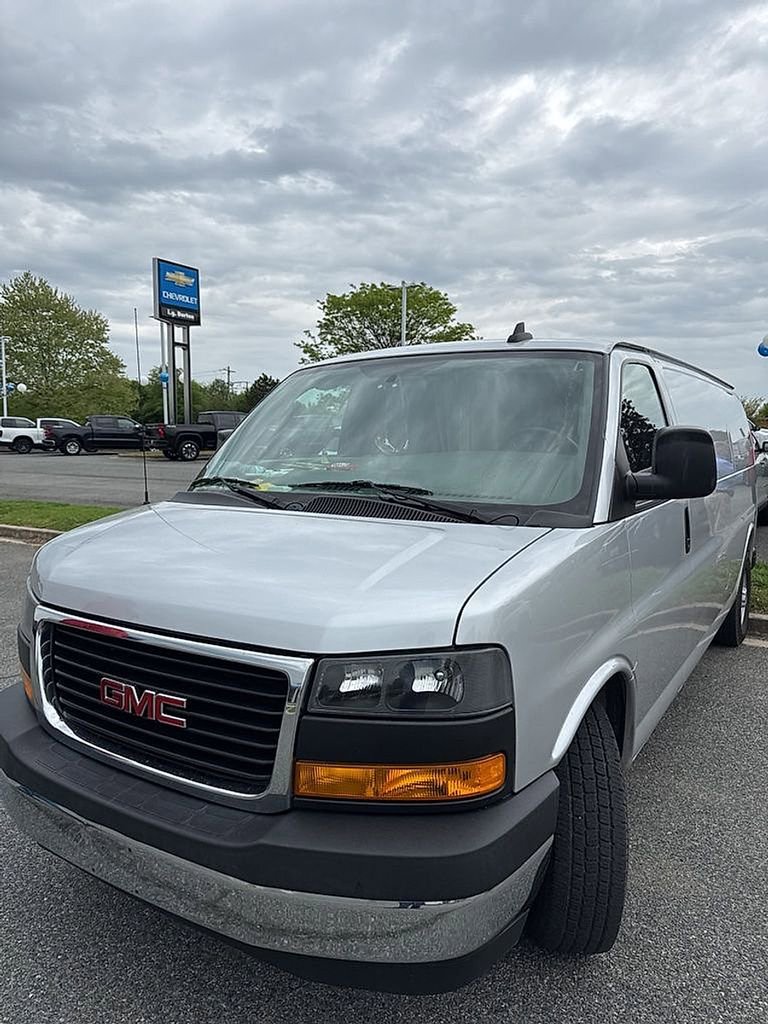 Used 2019 GMC Savana 2500 Extended w/ Enhanced Convenience Package RWD image 2