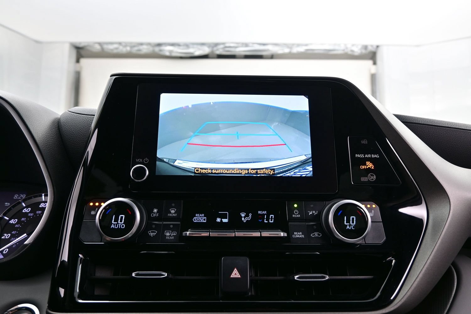 Used 2023 Toyota Highlander XLE AWD/4WD image 20