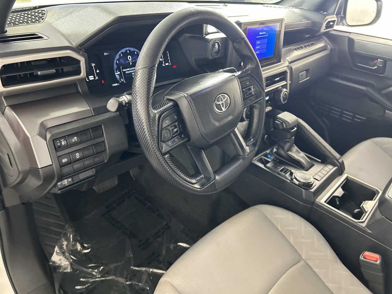 Used 2025 Toyota Tacoma SR5 AWD/4WD image 12