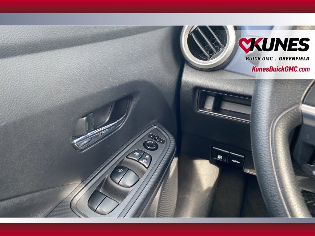 Used 2023 Nissan Versa SV image 31