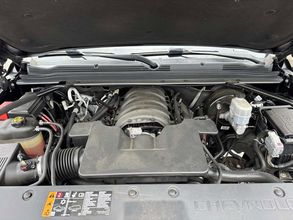 Used 2018 Chevrolet Suburban LT AWD/4WD image 3