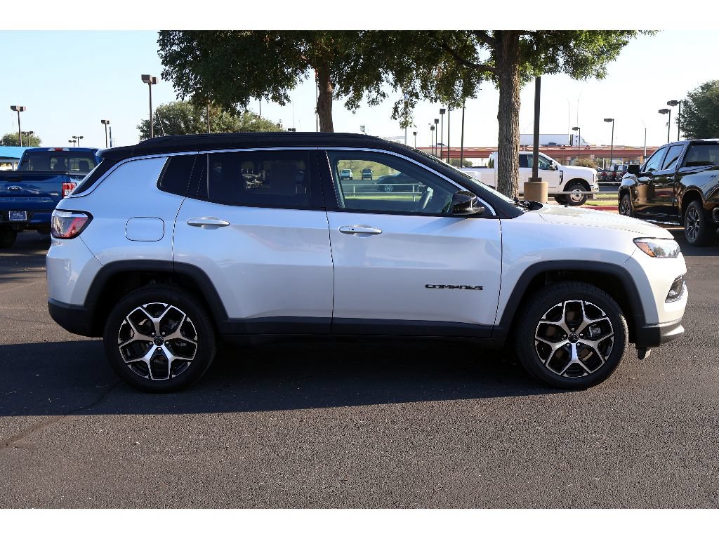 Used 2025 Jeep Compass Limited AWD/4WD image 10
