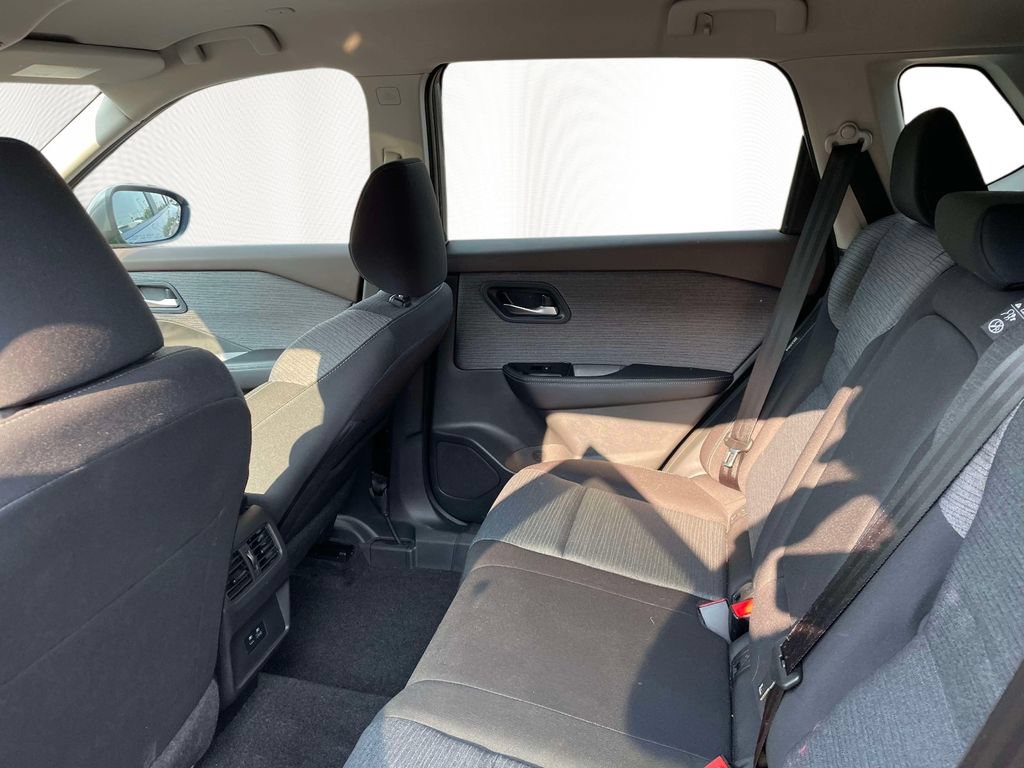 Used 2023 Nissan Rogue SV AWD/4WD image 16
