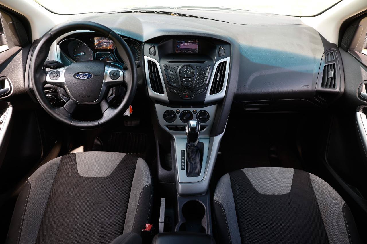Used 2012 Ford Focus SE FWD image 2