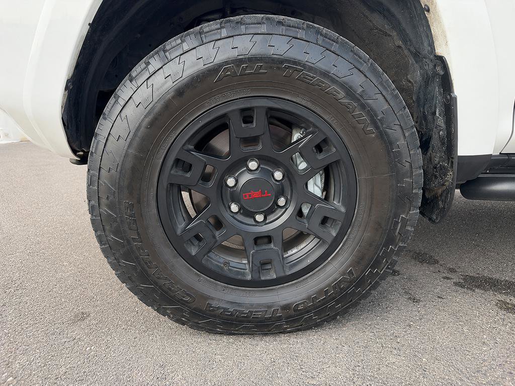 Used 2023 Toyota 4Runner TRD Off-Road Premium w/ Moonroof Package AWD/4WD image 3