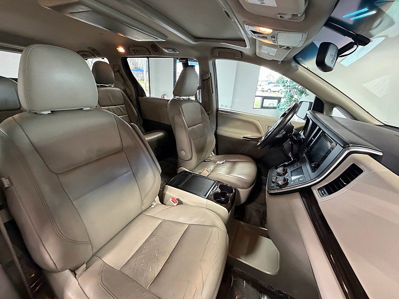 Used 2016 Toyota Sienna XLE Premium FWD image 13
