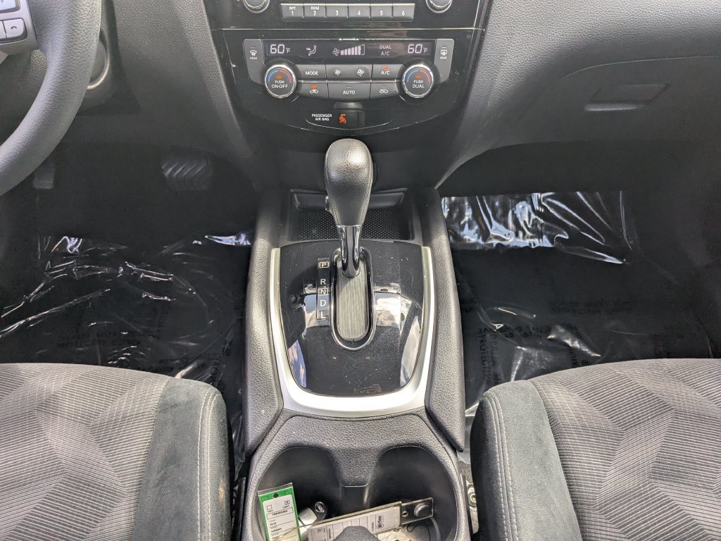 Used 2015 Nissan Rogue SV FWD image 6
