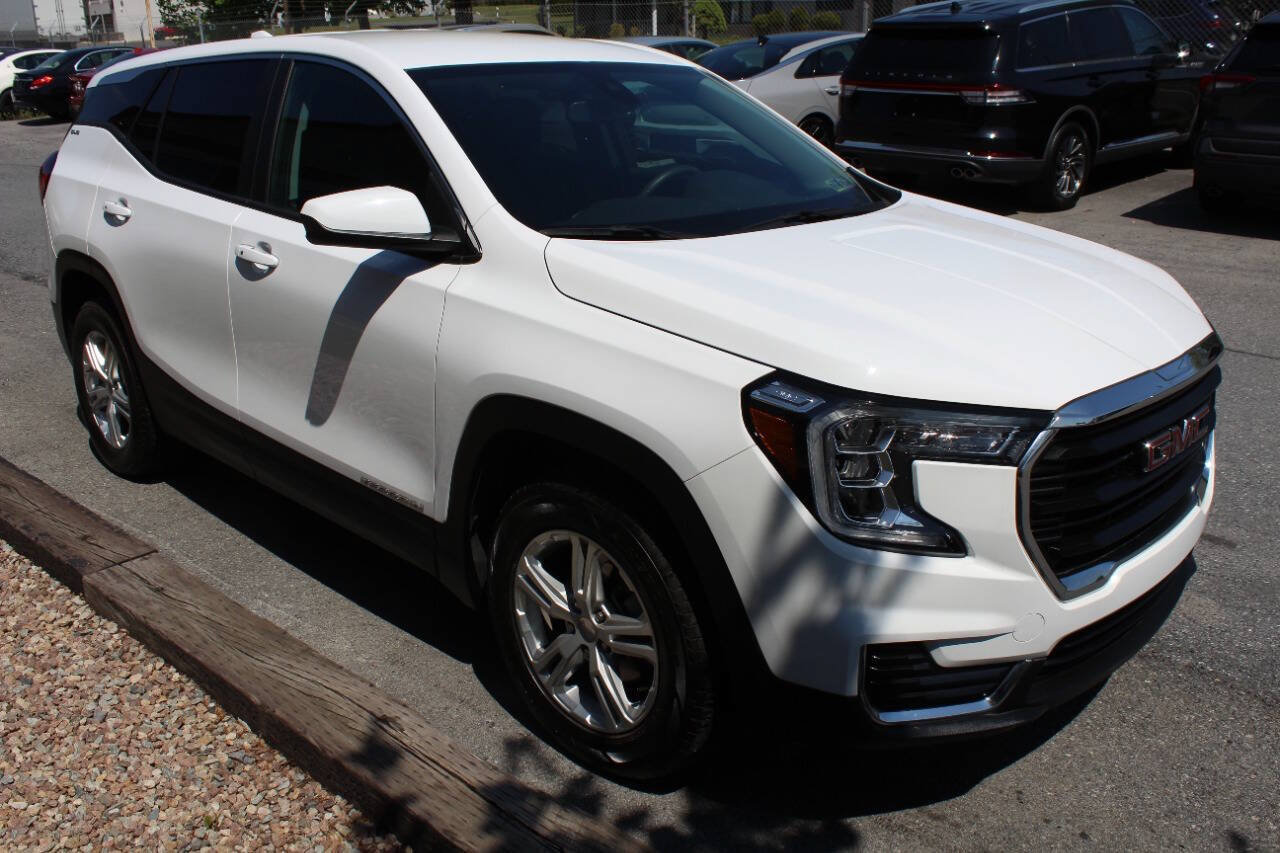 Used 2024 GMC Terrain SLE AWD/4WD image 5