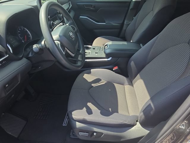 Used 2022 Toyota Highlander L FWD image 10
